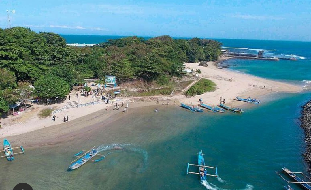 Pesona Pantai Santolo