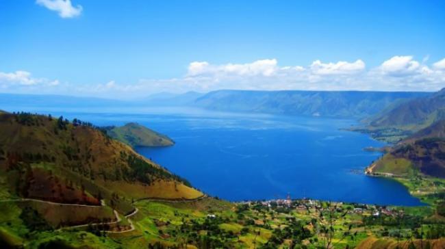 Pesona Danau Singkarak