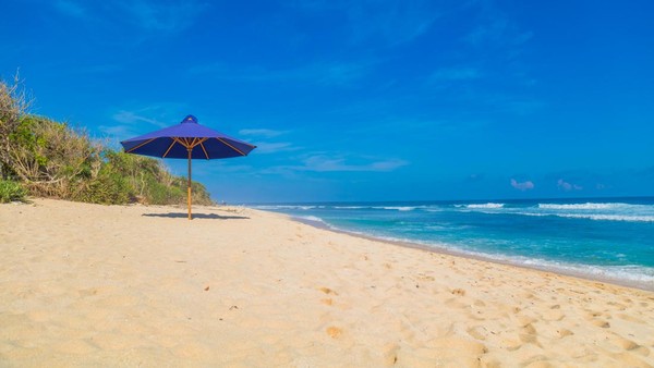 Pesona Pantai Nunggalan