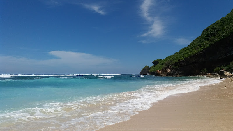 Pesona Pantai Nyang Nyang