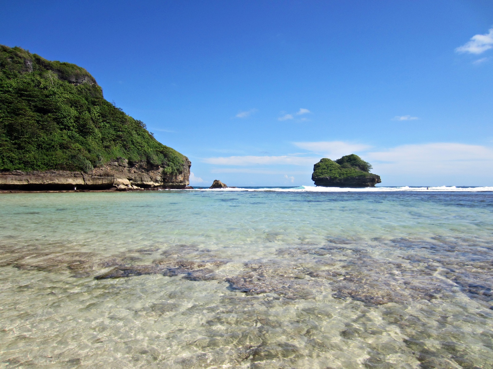 Pesona Pantai Goa Cina