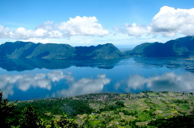 Pesona Danau Maninjau