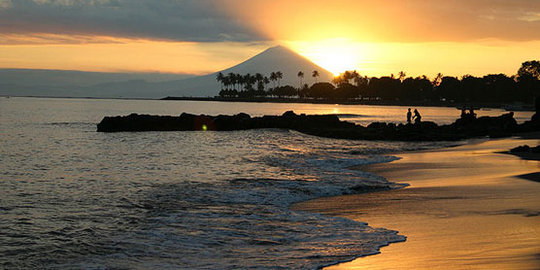 Pesona Pantai Senggigi