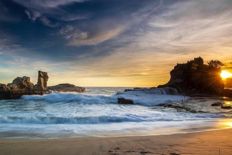 Pesona Pantai Klayar