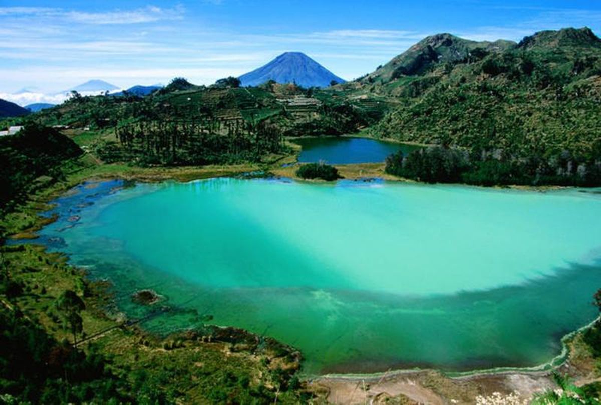 Pesona Danau Telaga Warna