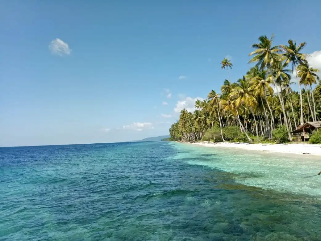 Pesona Pantai Poganda